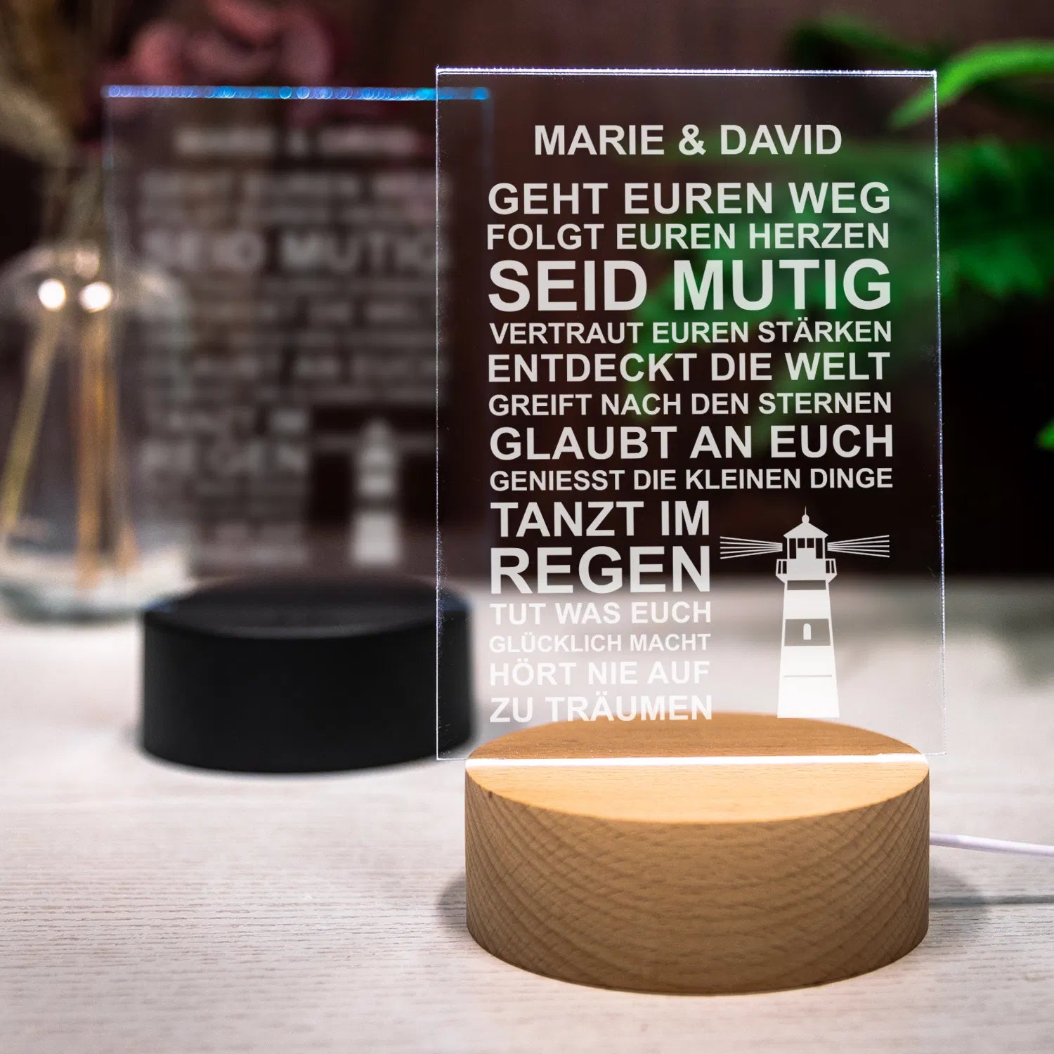 LED-Leuchte - Wegweiser des Lebens Holz Leuchtturm Wunschnamen