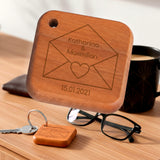 Schlüsselanhänger aus Holz für Paare mit Personalisierung