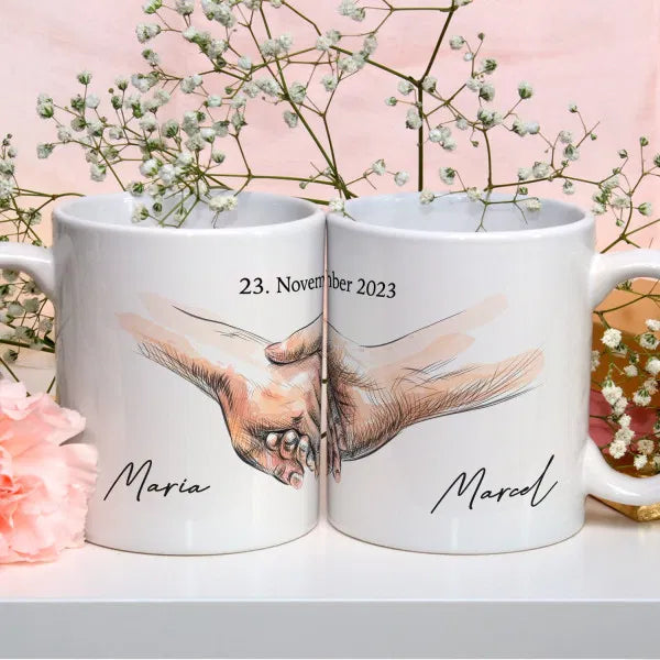 Tassen Set - Hand in Hand  mit Namen als Geschenk zur Hochzeit oder zum Jahrestag