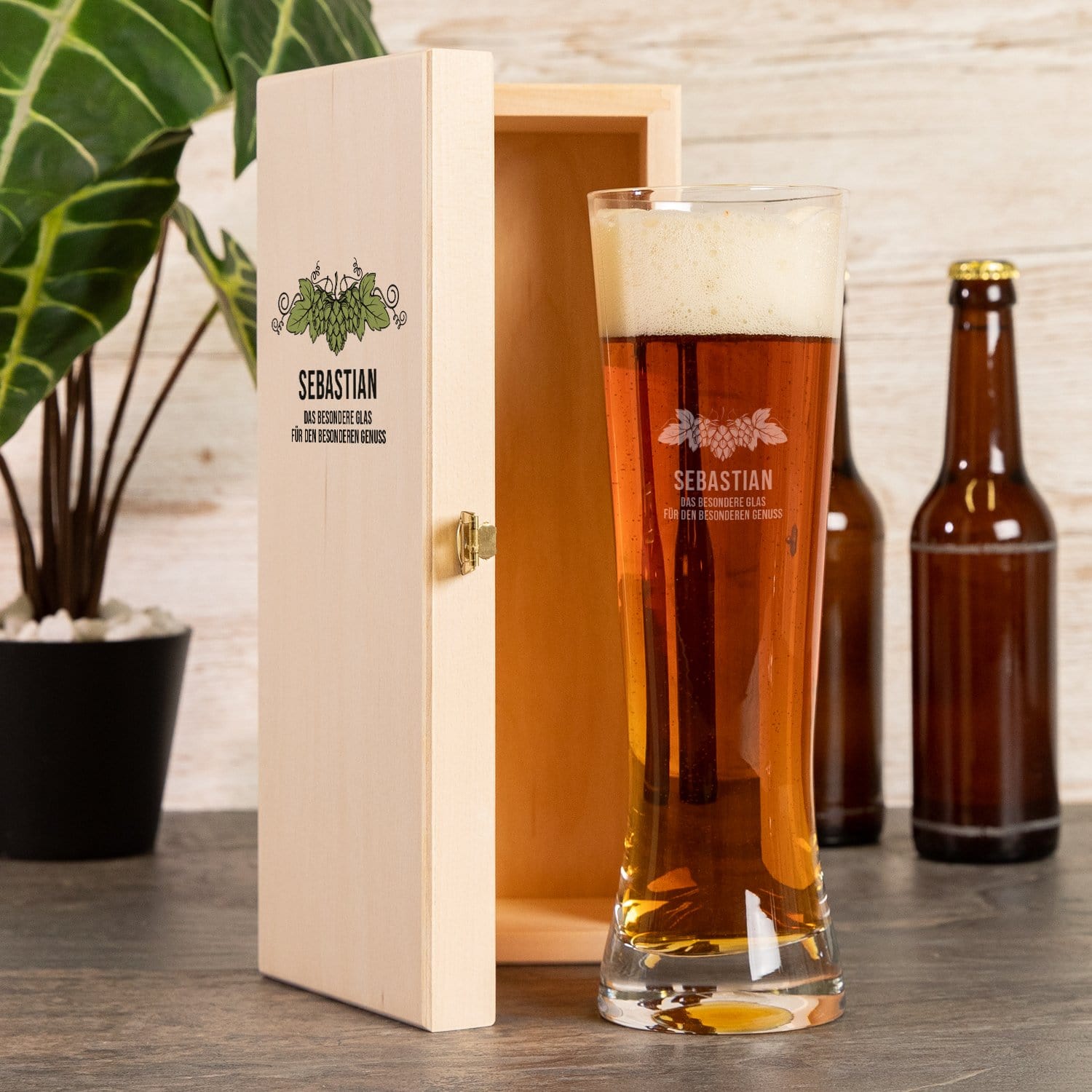 Personalisierbares Bierglas mit Holz-Geschenkbox